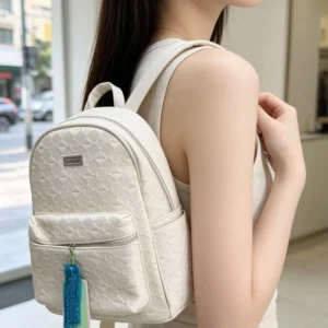 Mochila color crema con estampado de rombos