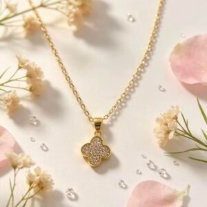 FASHION COLLAR CON DIJE TREBOL DORADO CON CIRCONIAS PAVE