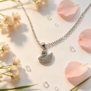 FASHION COLLAR CON DIJE CISNE PLATEADO CON CIRCONIAS PAVE