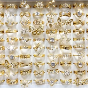 Juego surtido de anillos dorados con zircón, variedad de modelos