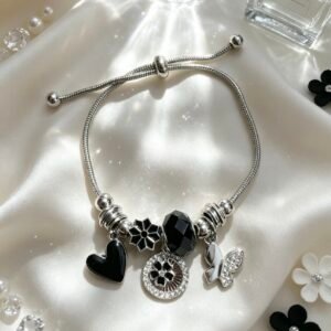 PULSERA PLATEADA CON DIJER DE MEDALLON REDONDO CON PIEDRAS CORAZON NEGRO GGL-0001