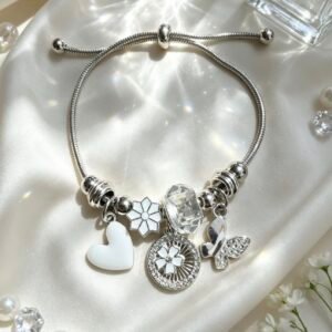 PULSERA PLATEADA CON DIJER DE MEDALLON REDONDO CON PIEDRAS CORAZON BLANCO GGL-0001