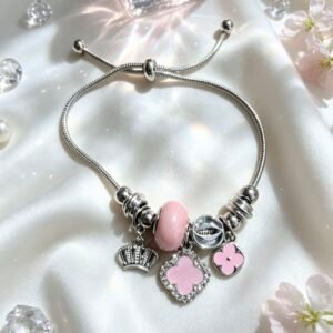 PULSERA PLATEADA CON DIJES DE CORONA PLATEADA Y MEDALLON TREBOL ROSA GGL-0001