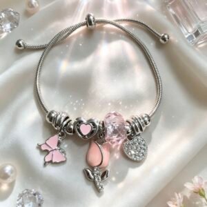 PULSERA PLATEADA CON DIJES DE CORAZON CON PIEDRAS BRILLANTES Y RASA MARIPOSA ROSA GGL-0001