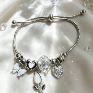 PULSERA PLATEADA CON DIJES DE CORAZON CON PIEDRAS BRILLANTES Y RASA MARIPOSA BLANCA GGL-0001