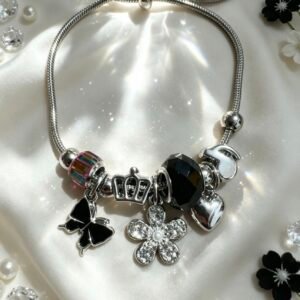 PULSERA PLATEADA CON DIJER DE FLOR CON PIEDRAS CORAZON3D MARIPOSA NEGRO GGL-0001