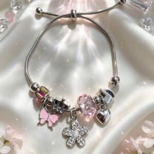 PULSERA PLATEADA CON DIJER DE FLOR CON PIEDRAS CORAZON3D MARIPOSA BLANCO GGL-0001