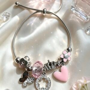 PULSERA PLATEADA CON DIJER DE MEDALLON FLORAL CALADO CON PIEDRAS CORAZON ROSA GGL-0001