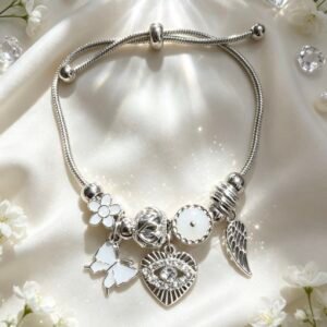 PULSERA PLATEADA CON DIJES DE CORAZON CON OJO MALVADO Y ALA DE ANGEL MARIPOSA BLANCA GGL-0001