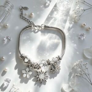PULSERA PLATEADA CON DIJER DE ELEFANTE SOL SONRIENTE FLOR BLANCO GGL-0002