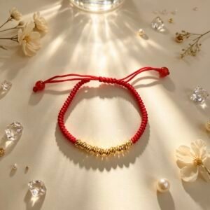 PULSERA DE HILO ROJO CON DIJES DE BOLITAS DORADAS CON CORTE FACETADO YYS-6001