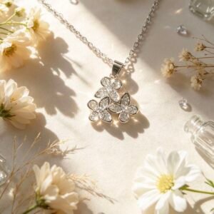 FASHION COLLAR CON DIJE RAMILLETE DE FLORES PLATEADO CON BRILLANTES
