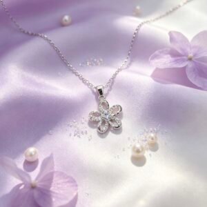 COLLAR CON DIJE FLOR DE 5 PETALOS PLATEADO CON CIRCONIAS