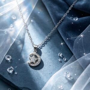 FASHION COLLAR CON DIJE DE LUNA Y ESTRELLA PLATEADO CON BRILLANTES