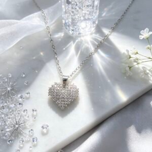 FASHION COLLAR CON DIJE CORAZON PIXEL PLATEADO CON BRILLANTES