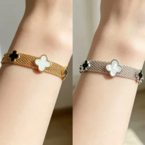 Pulsera malla con cinco tréboles